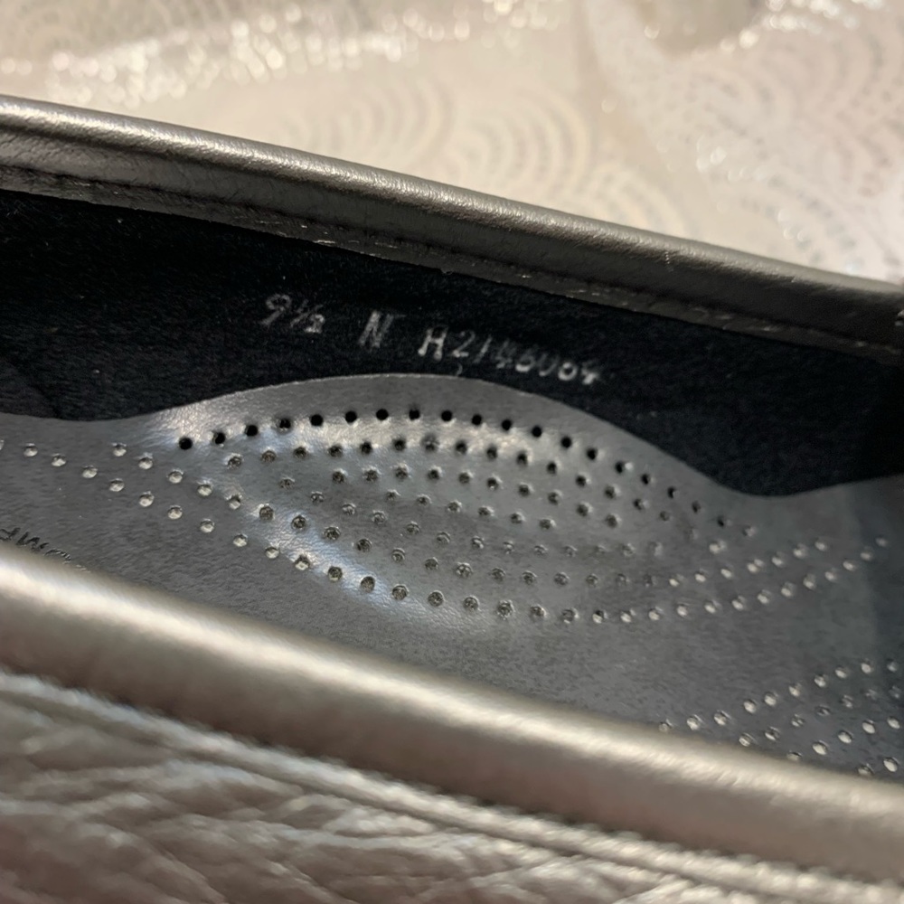 Nwot Silver Metallic Loafers - image 5